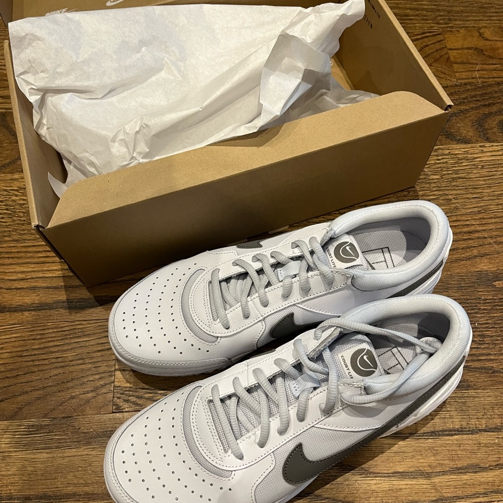 Nike tennis shoes